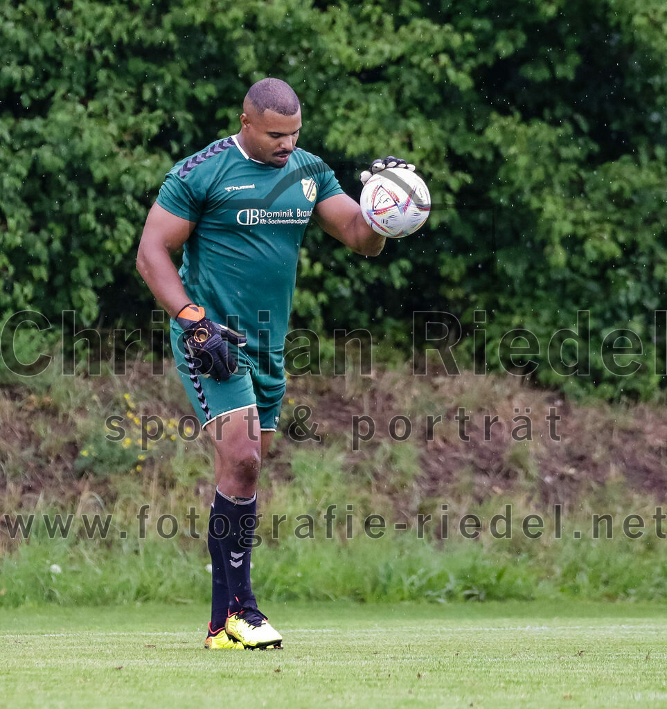 2023-07-29_090_FC_Finsing_gegen_SC_Kirchasch | Finsing, Deutschland, 29.07.2023:
Fußball, Kreisliga 2023 / 2024, 1. Spieltag, FC Finsing gegen SC Kirchasch, Endergebnis: 0:2

Torwart Sven Kouame (SC Kirchasch, #1)

Foto: Christian Riedel / fotografie-riedel.net