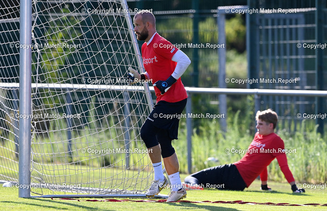 Fussball Regionalliga Suedwest 2023/2024: Trainingsauftakt TSG Balingen | Fussball Regionalliga Suedwest 2023/2024    03.07.2023Trainingsstart bei der TSG Balingen:Torwart Marcel Binanzer (li) und Torwart Thilo Marksteiner (re)FOTO: Pressefoto ULMER xxNOxMODELxRELEASExx