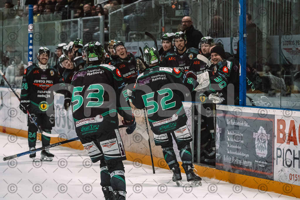 Alligators_vs_Erding_12_12_2025-129 | Höchstadt Alligators Fotogalerie: Eishockey-Action aus Franken. Professionelle Spielfotos, Portraits & Stadionbilder zum Download. Jetzt entdecken! - Realisiert mit Pictrs.com