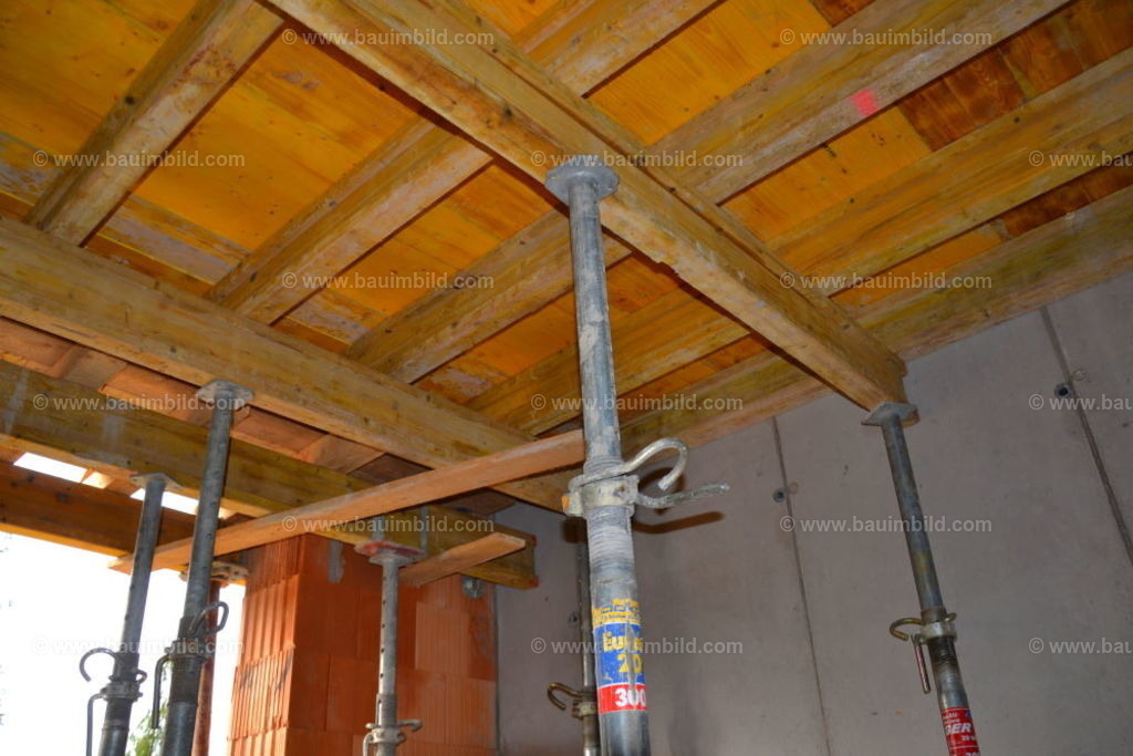 bib-lg04-betonarbeiten-0270 | Nach LV-Leistungsgruppen sortierte Detailfotos über den Bau eines Hauses. Alle Hausbau-Bilder direkt vom Urheber und Autor der Website Haus-Selber-Bauen.com