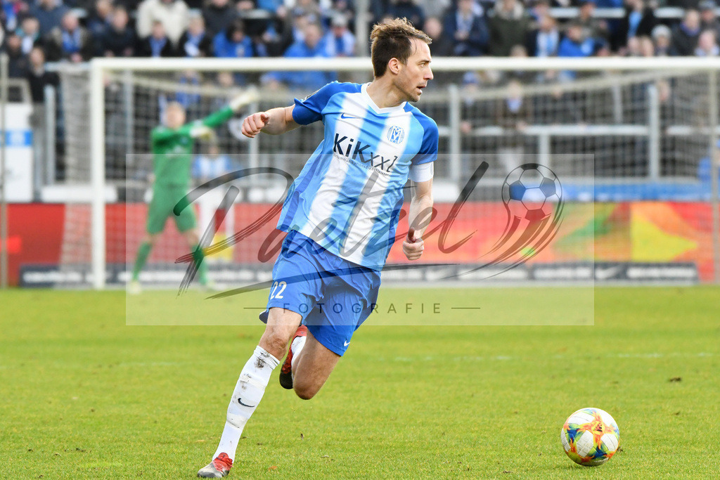 20200201_MEPCHE_0046 | Fußball, Herren: Steffen Puttkammer (SV Meppen) in Aktion, am Ball, Einzelaktion waehrend des Spiels der 3. Liga zwischen SV Meppen und Chemnitzer FC in der Haensch-Arena am 01.02.2020 in Meppen, Deutschland. DFB / DFL REGULATIONS PROHIBIT ANY USE OF PHOTOGRAPHS AS IMAGE SEQUENCES AND/OR QUASI-VIDEO. - Realisiert mit Pictrs.com