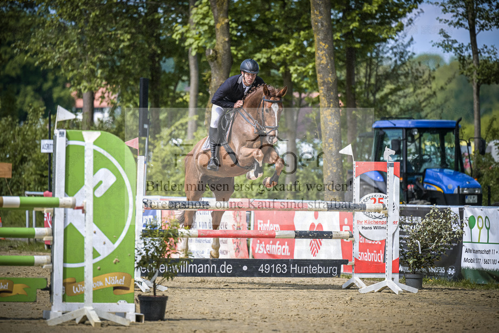 DOS_8247 | Entdecke hochwertige Reitturnierfotos von Foto Oger. Professionell, emotional und authentisch – jetzt Lieblingsmomente im Shop bestellen.Deutschlandweite Turnierfotografie. - Realisiert mit Pictrs.com