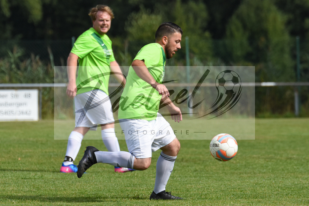 20180812_OHRBEL_0002 | Fußball, Herren:   beim Spiel der 1. Kreisklasse zwischen SV Ohrbeck vs. SVC Belm-Powe II am 12.08.2018 an der Hüggelkampfbahn in Ohrbeck-Hasbergen, Deutschland.(Foto von Nico Paetzel) - Realisiert mit Pictrs.com