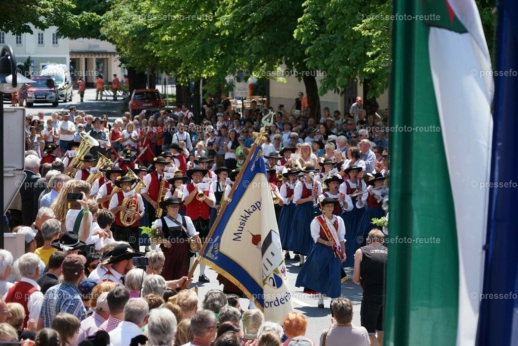 33-VORDERHORNBACH2-Bundesmusikfest-2023-Juni16-Reutte-DSC06811 | Info aus dem Bezirk Reutte/Ausserfern Tirol sowie eine umfangreiche Bilddatenbank über die gesamte Region: Lechtal, Talkessel Reutte, Tannheimertal, Zwischentoren. Lech, Plansee, Zugspitze, Grenztunnel, B179, Fernpassstraße, Verkehr, Lawinen, Tradition, - Realisiert mit Pictrs.com