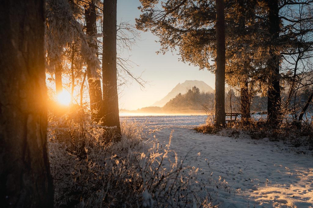 Wintersonne | Ennstal / Ennswiesen im Winter kurz vor Sonnenuntergang. Blick Richtung Grimming. - Realisiert mit Pictrs.com