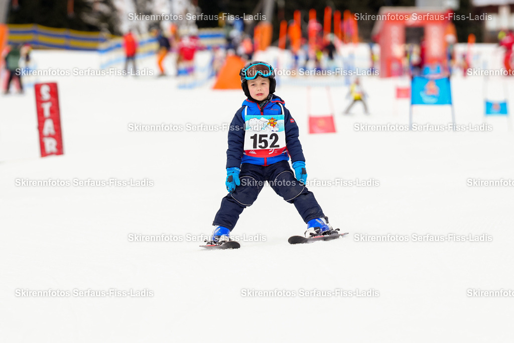 SRF_02.01.2026_0142 | Skirennfotos,Serfaus,Fiss,Ladis,Kinderskirennen,Winter,Tirol,Oberland,skirace,SFL,feelfree,weil wir's genießen,ski,Ski,skifahren,Sonnenplateau, - Realisiert mit Pictrs.com
