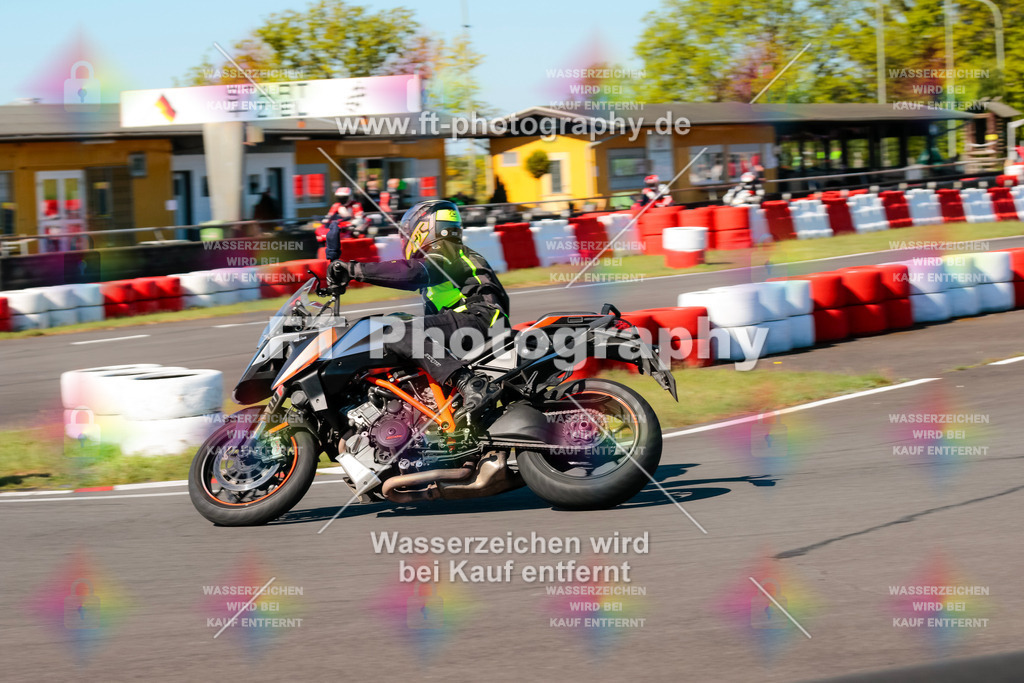 Moto-TeamOBK-21527 | Hier findet Ihr Bilder von Touristenfahrten auf der Nürburgring Nordschleife oder von anderen Veranstaltungen die ich besucht habe. Viel Spass beim Durch Schauen 