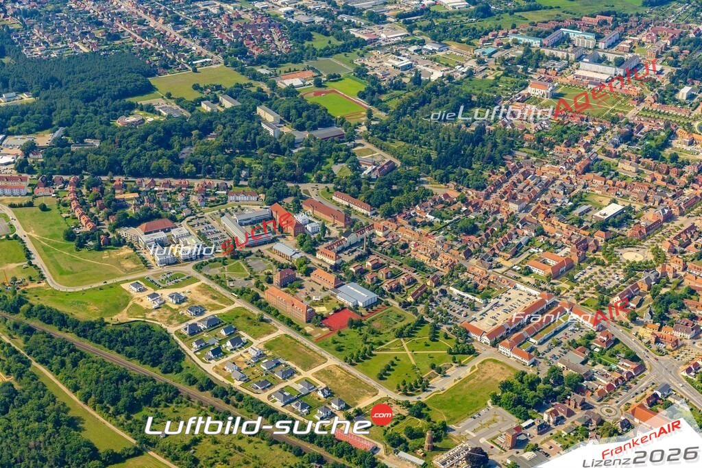 Luftaufnahme Neubaugebiet Bauplatz  Ludwigslust - Die Luftaufnahme wurde 2025 vom UL-Flugzeug heraus erstellt ( ohne Drohne ) - Hochauflösende Luftaufnahme - für professionelle Ausdrucke geeignet. Die Geschenkidee !Mit Lizenz und Bildrechte bestellbar