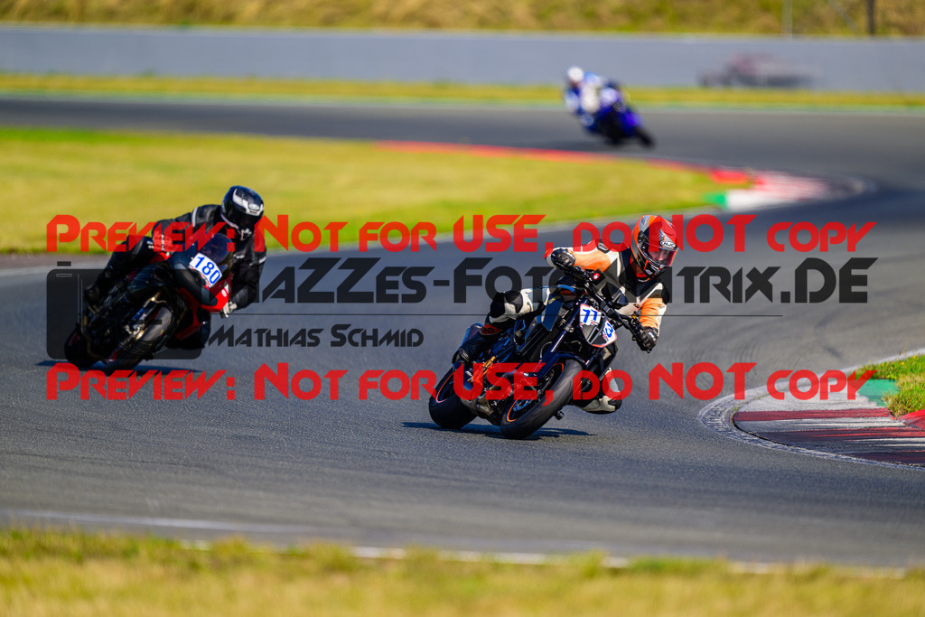 MaZZes_FotoMatrix_240725_6007705_8311 | BLAU