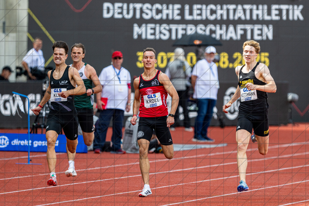 DIE FINALS 2025 | Dt. Leichtathletik Meisterschaft | Halbfinalläufe 400m Herren | Dammermann und Kroll mit unterschiedlichen Ergebnissen und Erfolgen in den Halbfinalläufen.  //  02.08.25: DIE FINALS 2025 | Dt. Leichtathletik Meisterschaft | Halbfinalläufe 400m Herren / Dresden / Deutschland  //   CREDIT:www.bullenfotos.de, Martin König, Hörner Weg 40, D-49078 Osnabrück, +4917663732967 // Nutzung und Weitergabe nur zu den vereinbarten Zwecken. Presseanfragen an Ersteller. Alle Rechte beim Ersteller. Honorierung nach MFM. - Realisiert mit Pictrs.com
