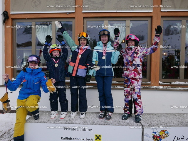 Gruppe Anna | Photos von der Skischule Warth - Realisiert mit Pictrs.com