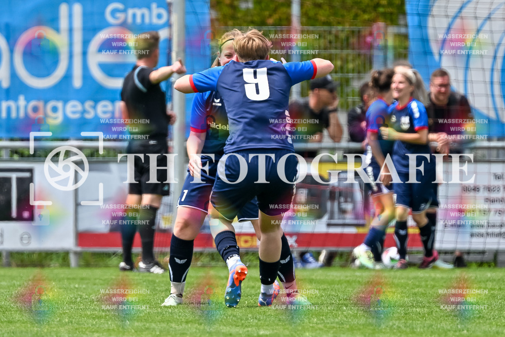 GER, FC Hauingen - SV Waldhaus, Frauen-Fussball, Rothaus Bezirkpokal, Finale, Saison 2024/2025, 29.05.2025 | Nicole Eble (FC Hauingen, #07), Luise Hildebrand (FC Hauingen, #09)GER, FC Hauingen - SV Waldhaus, Frauen-Fussball, Rothaus Bezirkpokal, Finale, Saison 2024/2025, 29.05.2025Foto: TH Fotografie/Thomas Hess