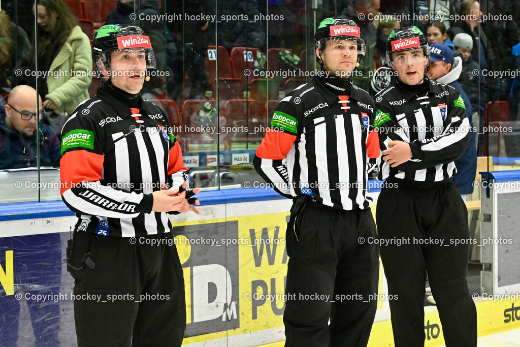 EC IDM Wärmepumpen VSV vs. Pioneers Vorarlberg | Piragic Trpimir Referee, Hronsky Tomas Referee, Jedlicka Peter Referee, EC IDM Wärmepumpen VSV vs. Pioneers Vorarlberg, EC IDM Wärmepumpen VSV vs. Pioneers Vorarlberg am 14.12.2024 in Villach (Stadthalle Villach), Austria, (Photo by Bernd Stefan)