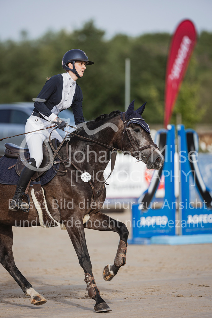 240629_LüPfSpTa_Stil-A-506 | Deine schönsten Turniermomente als professionelle Fotos! Entdecke hochwertige Pferdesport-Fotografie im Online-Shop. Jetzt Fotos finden & bestellen!