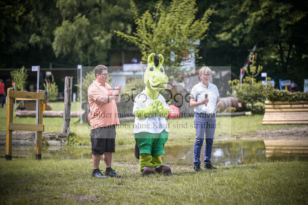 DOS_5885 | Entdecke hochwertige Reitturnierfotos von Foto Oger. Professionell, emotional und authentisch – jetzt Lieblingsmomente im Shop bestellen.Deutschlandweite Turnierfotografie. - Realisiert mit Pictrs.com