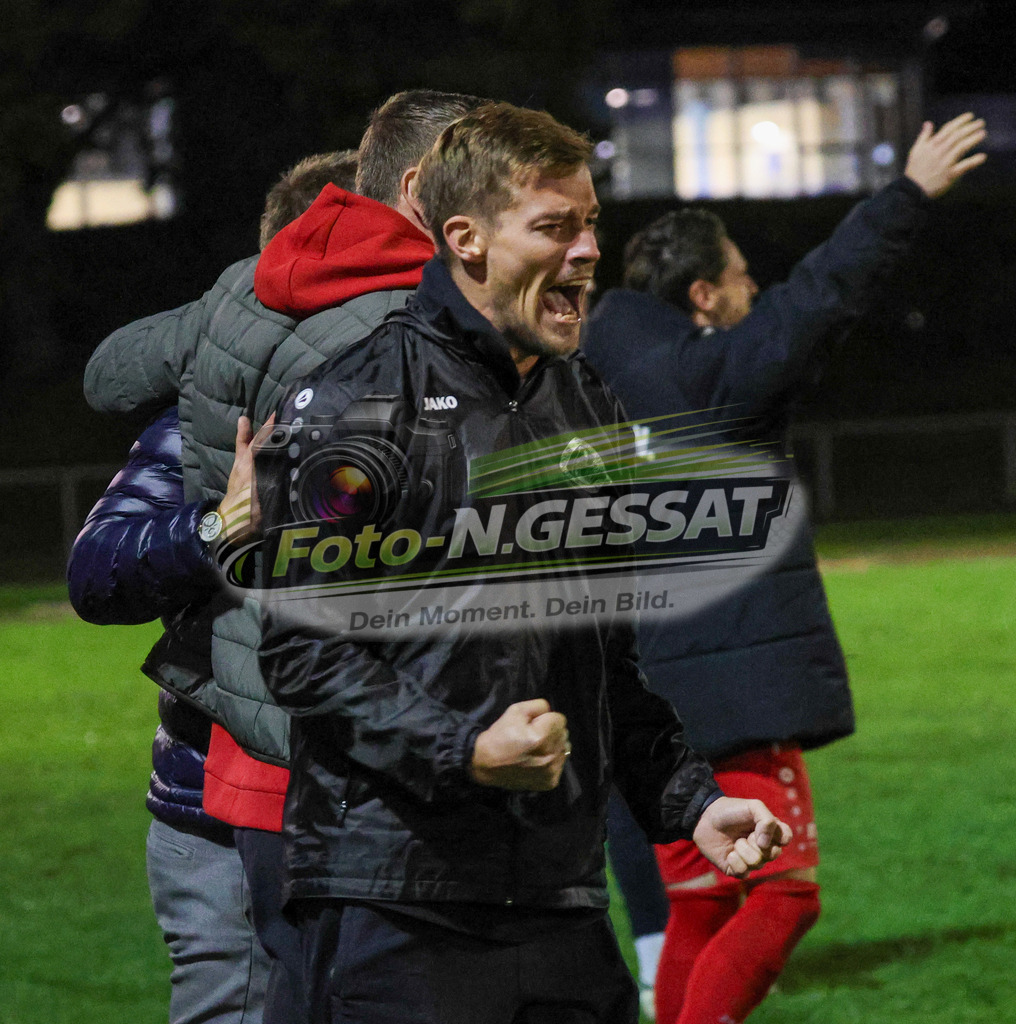 Bünder SV - VfL Mennighüffen | Auf dem Bild zu sehen: Bünder SV Trainer: Timo WesterbeckBünder SV, VfL Mennighüffen, Saison 26/27, Kreispokal, Viertelfinale, Bünde, Deutschland - Realisiert mit Pictrs.com