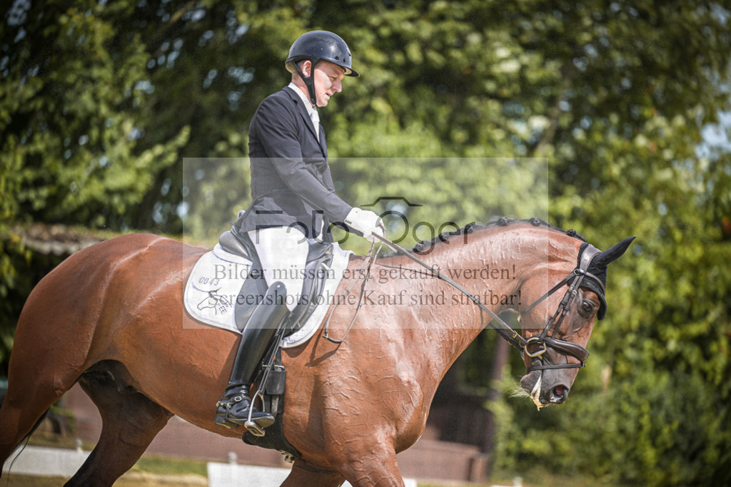 DOS_0458 | Entdecke hochwertige Reitturnierfotos von Foto Oger. Professionell, emotional und authentisch – jetzt Lieblingsmomente im Shop bestellen.Deutschlandweite Turnierfotografie. - Realisiert mit Pictrs.com