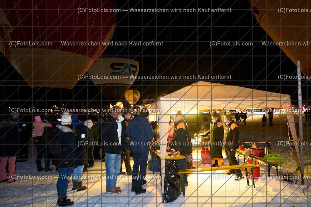 ALP4989_Nacht der Ballone_CamperClub | NACHT DER BALLONE in Lackenhof am Ötscher, Sa 28. Dezember 2024.Mit einer Schauübung der Bergrettung Lackenhof, dem Ballonclub Ötscherland und den Gaminger Ötscherteufeln unter Zusammenarbeit mit der FF Lackenhof, dem Musikverein, dem Pensionistenverband, dem CampingClub, der Schirmbar und Konditorei Czihak, der Fuchswaldhütte und der Pizzeria Venezia, die für die Verköstigung sorgten, sowie der Ötscherliftgesellschaft, der Gemeinde Gaming und dem Ötscher-Tourismusverband.