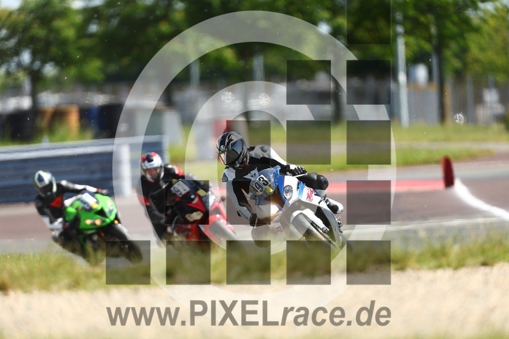 0091-20260601_03101 | Schöne Erinnerungen an spannende Momente - das festzuhalten ist unser Job. PIXELrace.de ist seit 2003 auf den Rennstrecken Europas unterwegs um die Action draußen beim Fahren und die wunderbare Stimmung imm Fahrerlager für euch einzufangen.