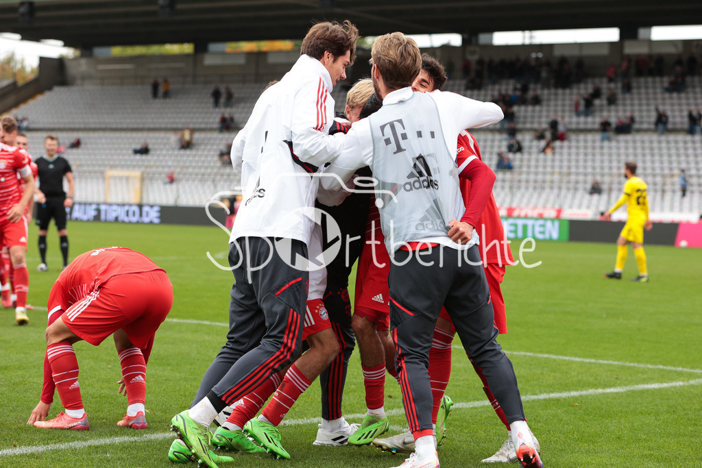 FC Bayern Amateure - FC Wuerzburger Kickers | DIe Bayern jubeln ueber den Siegtreffer von Yusuf KABADAYI (FCB #7)