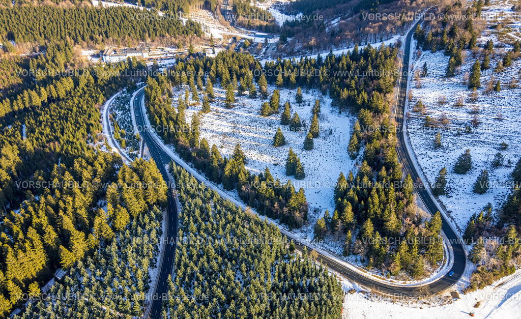 Winterberg260105135 | Luftbild, Waldgebiet im Schnee und Hochsauerlnad Höhenstraße L540, Formen und Farben, Winterberg, Sauerland, Nordrhein-Westfalen, Deutschland