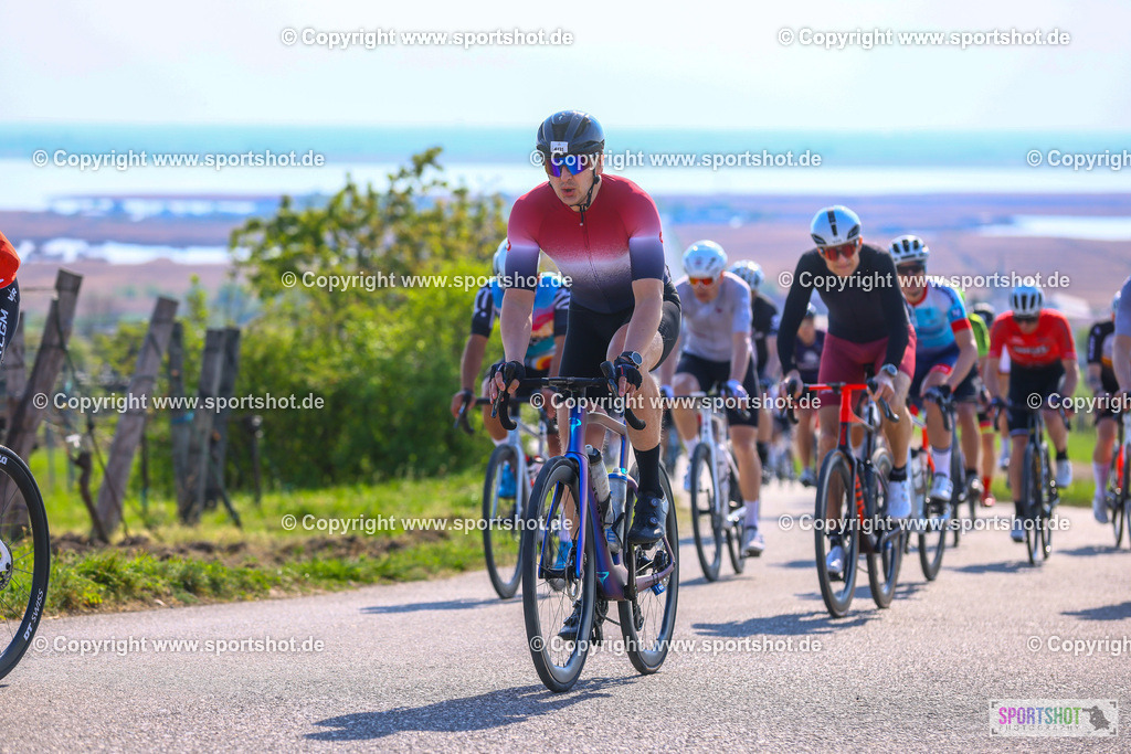 TRA_0728 | Neusiedlersee Radmarathon 2026@sportshot_your_pictrs #yourpictures#roadtowm2029 #nrm #neusiedlerseeradmarathon #neusiedlersee #neusiedlerseetourismus #burgenland #mörbisch #nrm26 #burgenlandtourismus #voglundco #poweredbyburgenlandtourismus #radsport #rad #marathon #ucigranfondo #visitburgenland #ucigranfondoworldseries