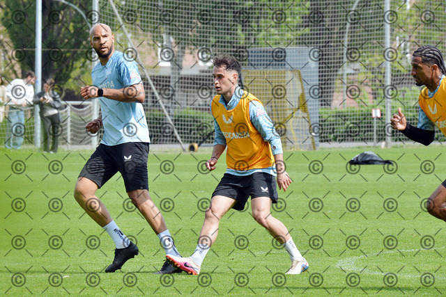 RGE_9465b | Hertha BSC, 2.Bundesliga, Herren, Training, Saison 2025/26, von li. John Anthony Brooks, Elias Aslanidis ( Hertha BSC ),  Montag 04.05. 2026,   Fotograf:   Ralf Gebhardt - Realisiert mit Pictrs.com