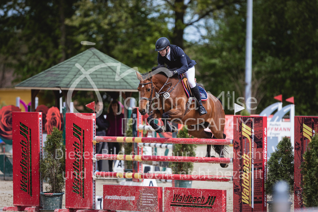 240428_Spenge_M2-Spr-165 | Deine schönsten Turniermomente als professionelle Fotos! Entdecke hochwertige Pferdesport-Fotografie im Online-Shop. Jetzt Fotos finden & bestellen!