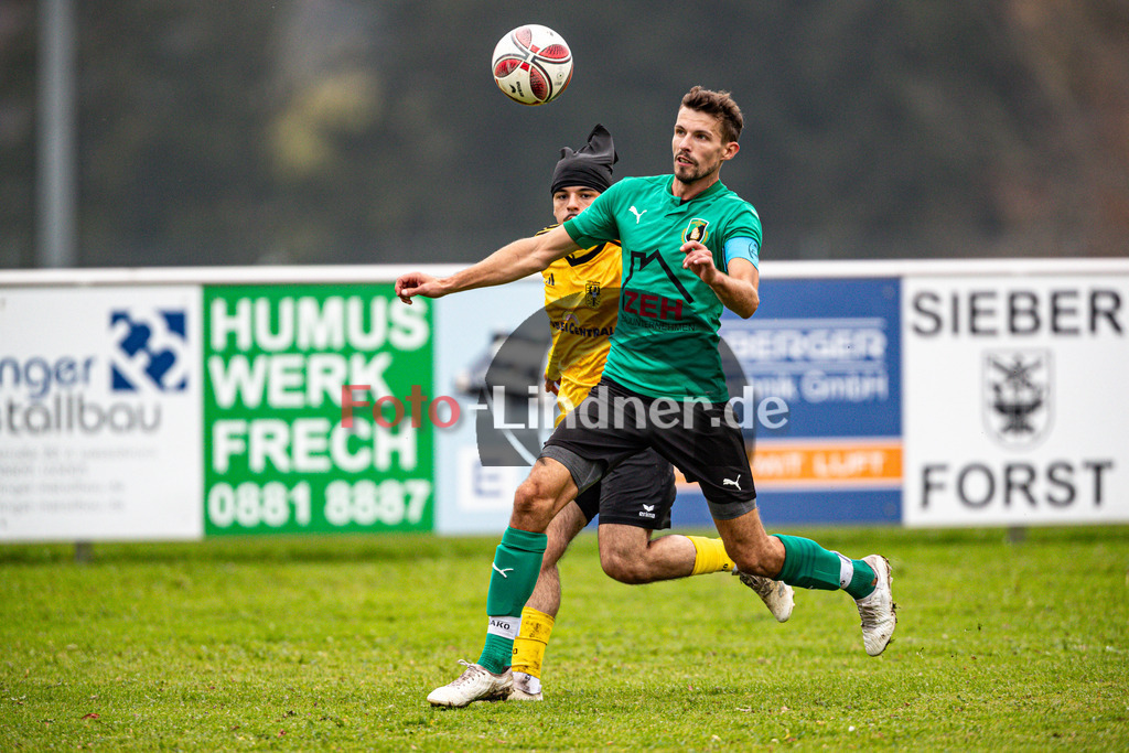 SV Wessobrunn-Haid vs TSV Schongau | Fußball A-Klasse Herren Oberbayern Zugspitze Gruppe 8, SV Wessobrunn-Haid vs TSV Schongau, 20241020,Tobias ORGEL (Wessobrunn-Haid 12) setzt sich durch, Aktion,2024-10-20 in Wessobrunn (Sportplatz Wessobrunn), Tobias ORGEL (Wessobrunn-Haid 12), Nevzat SALIOV (TSV Schongau 7)Copyright: WolfgangxLindner www.foto-lindner.de