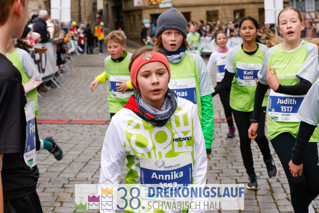 1700m Stadtwerke Jugendlauf | 3 Koenigslauf 2024 1700m Stadtwerke Jugendlauf - Realisiert mit Pictrs.com