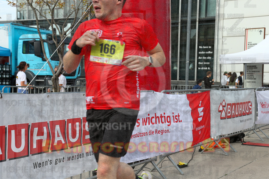 250920_1329_EX1_4932 | Sportfotografie im Rhein-Sieg Kreis, Köln, Bonn, NRW, Rheinland Pfalz, Hessen, etc. Unser Tätigkeitsfeld umfasst den Laufsport vom Volkslauf über den Marathon, Duathlon, Triathon bis zum Ultralauf wie Kölnpfad Ultra oder Schindertrail.