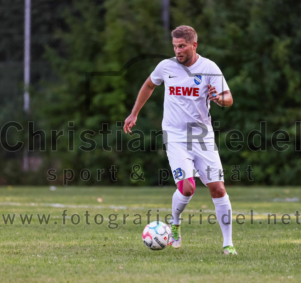 2023-07-18_069_FC_Herzogstadt_gegen_FC_Eitting | Erding, Deutschland, 18.07.2023:
Fußball, TOTO Pokal 2023 / 2024, 1. Spieltag, FC Herzogstadt gegen FC Eitting, Endergebnis: 2:4 n.E.

Christoph Härtl (FC Eitting, #23)

Foto: Christian Riedel / fotografie-riedel.net