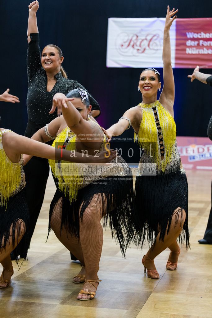 202603145_LL_Lat-Formationen_Nbg_5116 | Tanzsportbilder, Standardtanz, Lateintanz, WDSF, DTV, LTVB, dancecomp, goc, hessen tanzt, blaues band der spree, walzer, tango, wiener walzer, slowfox, quickstepp, samba, rumba, cha-cha-cha, paso doble. jive, hd-kroft photography, turniertanzsport