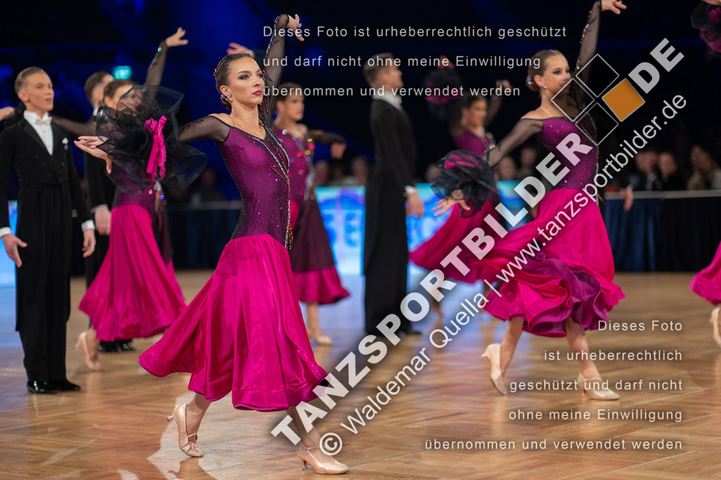 20251206-02324 | Hier finden Sie Tanz Bilder vom Latein und Standard Formationen tanzen. Sportbilder vom Tanzsport. Schöne Fotos und von Weltmeisterschaft, Europameisterschaft, Bundesliga, Regionalliga, Oberliga und Landesliga sowie von GOC Stuttgart, DanceComp, WM Bremen