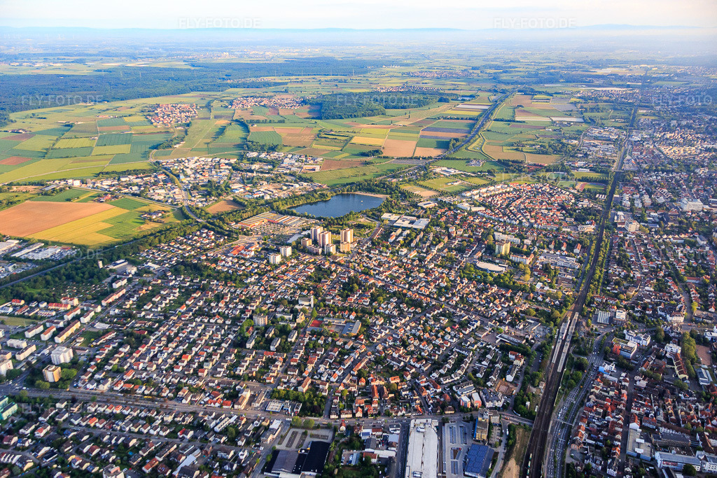 Luftbild: Stadtübersicht aus Süden in Bensheim im Bundesland Hessen in Deutschland. Foto: IMG_088680.jpg vom 20.05.2016 durch Werner Riehm/FLY-FOTO.de