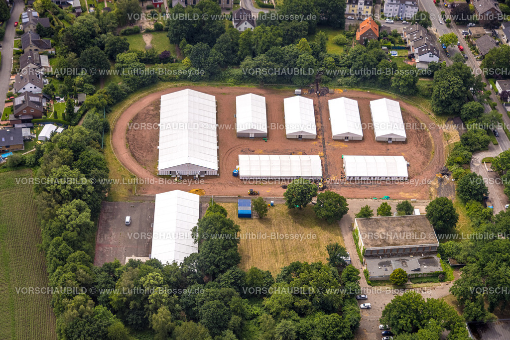 Dorsten220604665 | Luftbild, Flüchtlingsunterkünfte auf dem Sportplatz der früheren Gerhart-Hauptmann-Realschule Bismarckstraße, Hervest, Dorsten, Ruhrgebiet, Nordrhein-Westfalen, Deutschland