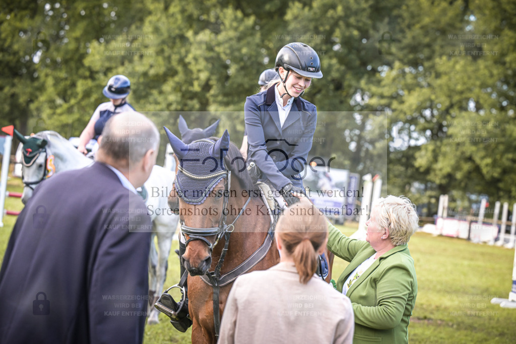 DOS_0049 | Entdecke hochwertige Reitturnierfotos von Foto Oger. Professionell, emotional und authentisch – jetzt Lieblingsmomente im Shop bestellen. - Realisiert mit Pictrs.com