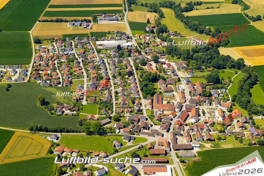 Aktuelles Luftbild von Münchsdorf Roßbach - Die Luftaufnahme wurde 2022 mittels UL-Flugzeug erstellt ( keine Drohne ) - hochauflösende Kamera-Systeme von  Canon -Beste Qualität - Für grossformatige Ausdrucke geeignet. Die Geschenkidee !