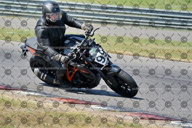25bt04-0438 | markuskiefer.com - Realisiert mit Pictrs.com