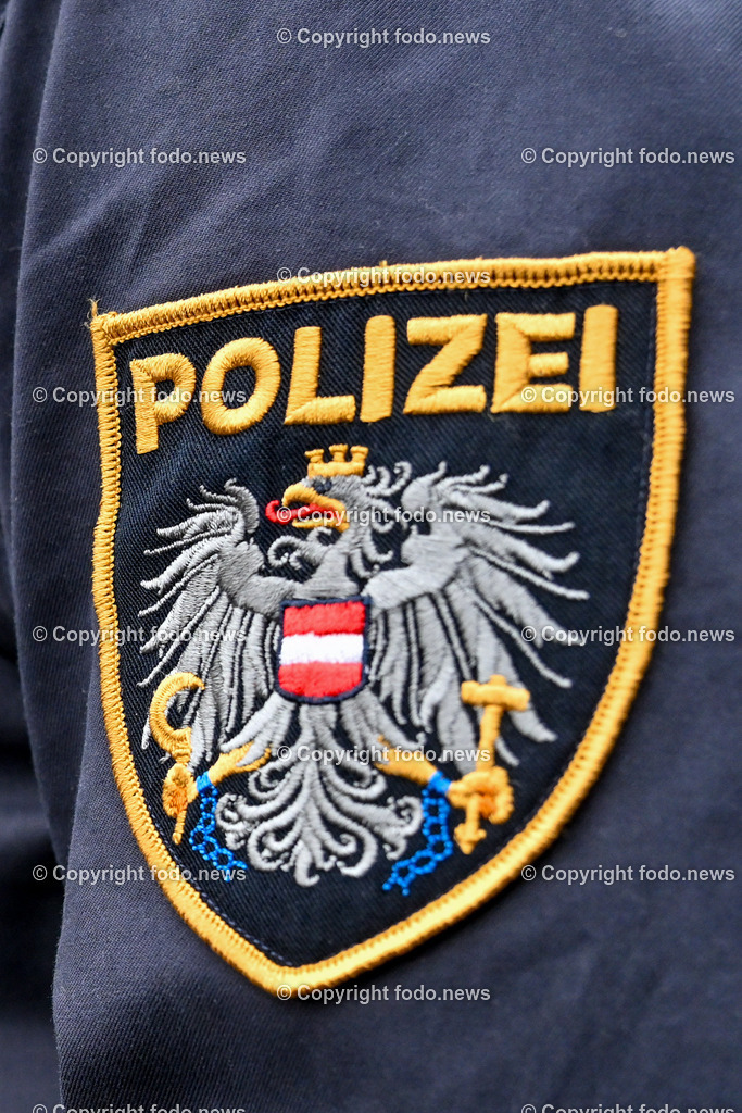Landespolizeidirektion Ooe_ Pressekonferenz Sicherheitsbudget 2024_ 24.10.2023-14 | 24.10.2023, Landespolizeidirektion Oberoesterreich, AUT, Pressekonferenz Sicherheitsbudget 2024, im Bild Polizei, Uniform, Abzeichen, Wappen, Aufnaeher