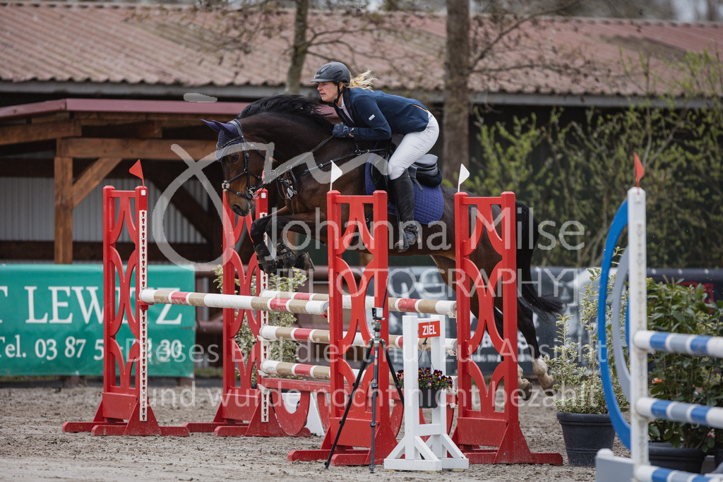 230411_Mühlen_03SprPf-L-380 | Deine schönsten Turniermomente als professionelle Fotos! Entdecke hochwertige Pferdesport-Fotografie im Online-Shop. Jetzt Fotos finden & bestellen!