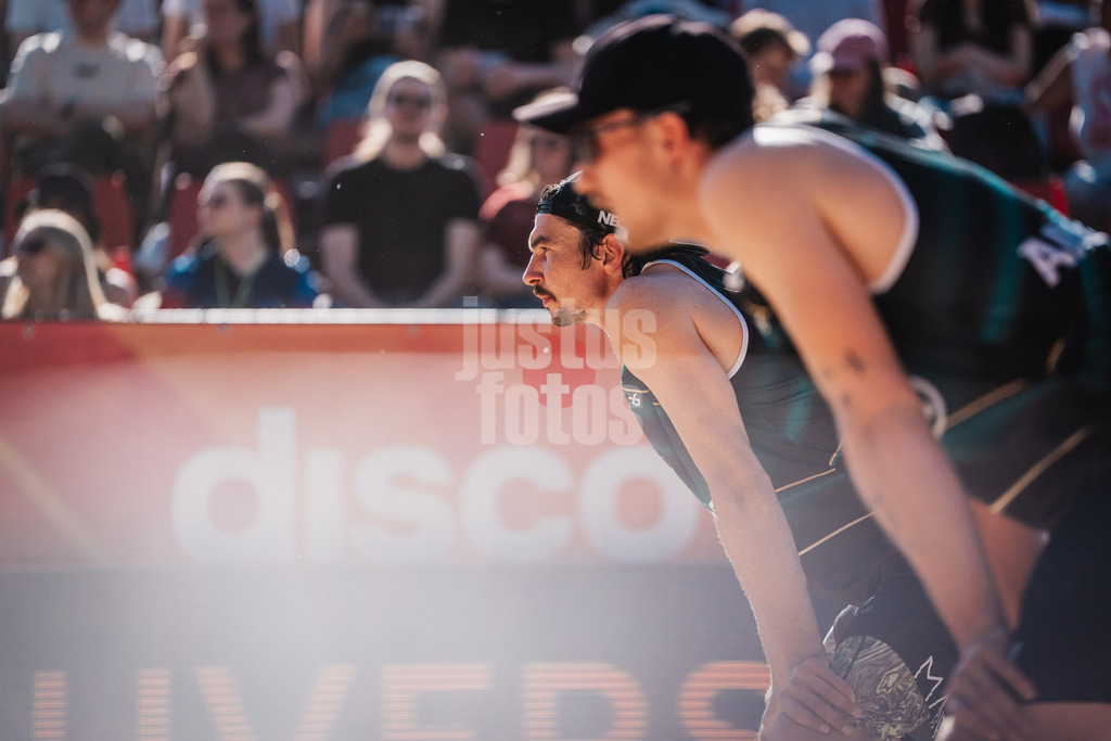 Beachvolleyball | Männer | Allianz German Beach Tour 2025 | Tourstop Düsseldorf | 09.05.2025 | Jannik Kühlborn wartet auf den Ball