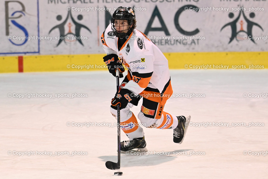 ESC SOCCERZONE STEINDORF vs. USC Piraten Velden  | #19 Kleiss Leon USC Velden, ESC SOCCERZONE STEINDORF vs. USC Piraten Velden , ESC SOCCERZONE STEINDORF vs. USC Piraten Velden  am 15.02.2025 in Steindorf (Ossiachersee Halle), Austria, (Photo by Bernd Stefan)