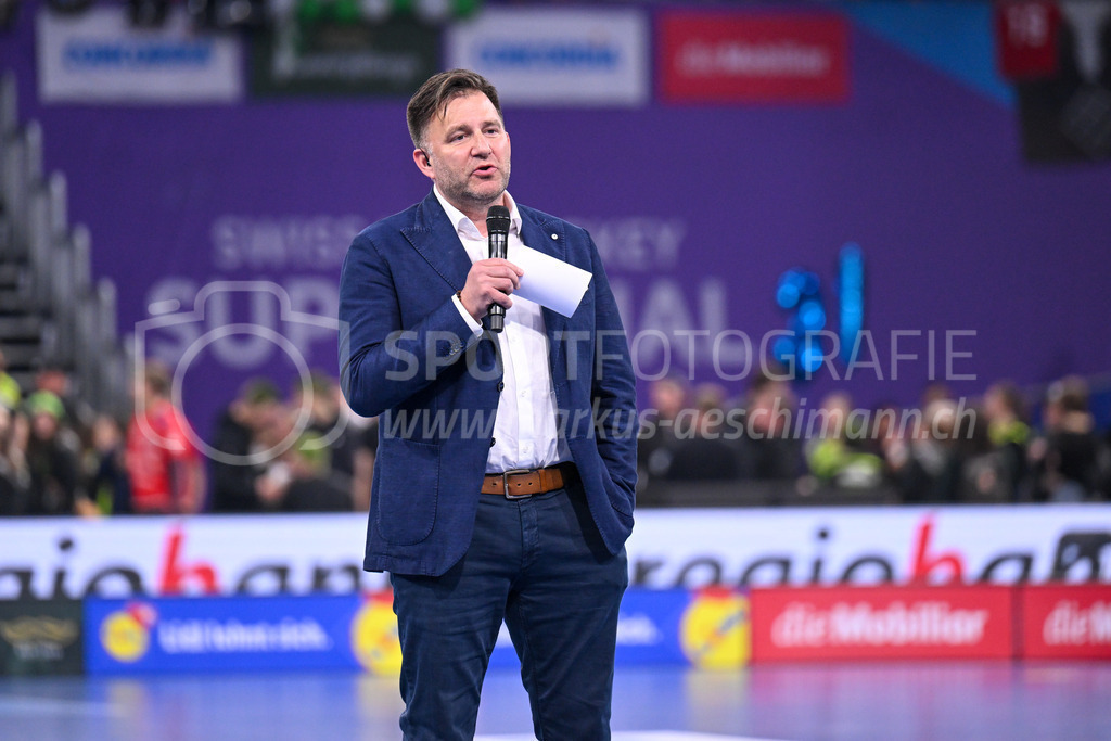 SV Wiler-Ersigen vs Floorball Köniz - 15. April 2023 | SV Wiler-Ersigen vs Floorball Köniz
Stimo Arena, Kloten
Moderator Sascha Ruefer.
Bild: Sportfotografie Markus Aeschimann | www.markus-aeschimann.ch - Realisiert mit Pictrs.com
