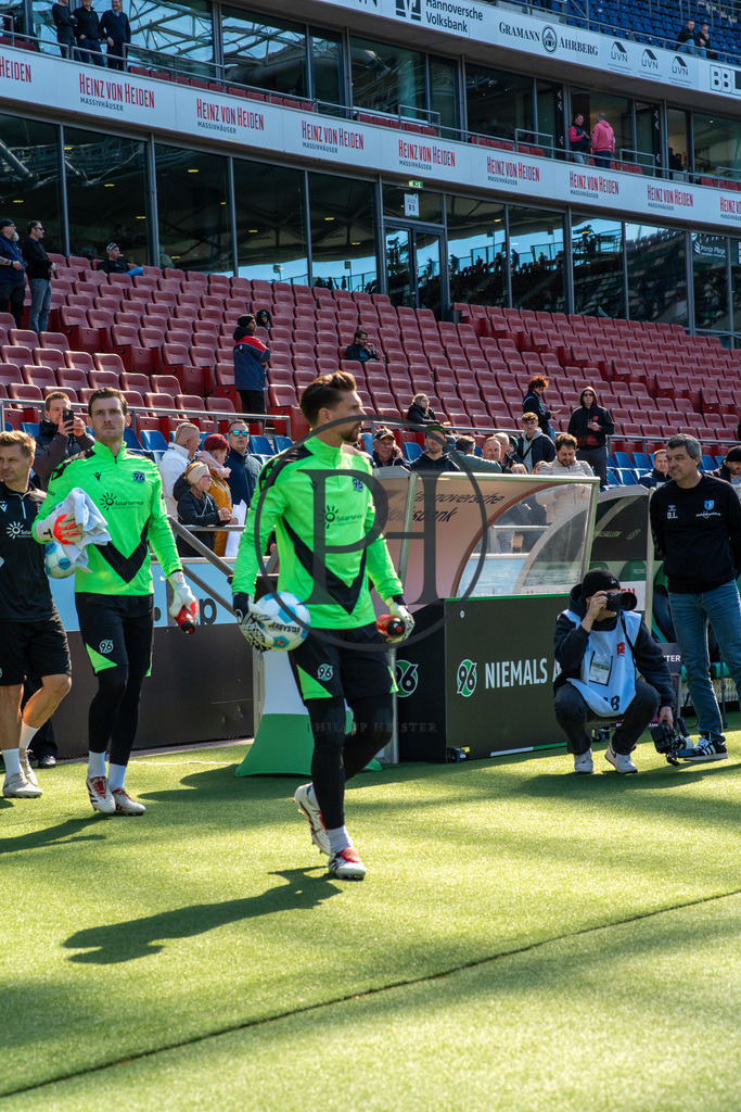 Hannover 96 vs 1. FC Magdeburg – 2. Bundesliga – 29.03.2025 | Szene aus dem 2. Bundesliga-Spiel des 27. Spieltags zwischen Hannover 96 und dem 1. FC Magdeburg am 29. März 2025 in der Heinz von Heiden Arena in Hannover. Endstand: 0:0. Fotografiert von Philipp Heist. - Realisiert mit Pictrs.com