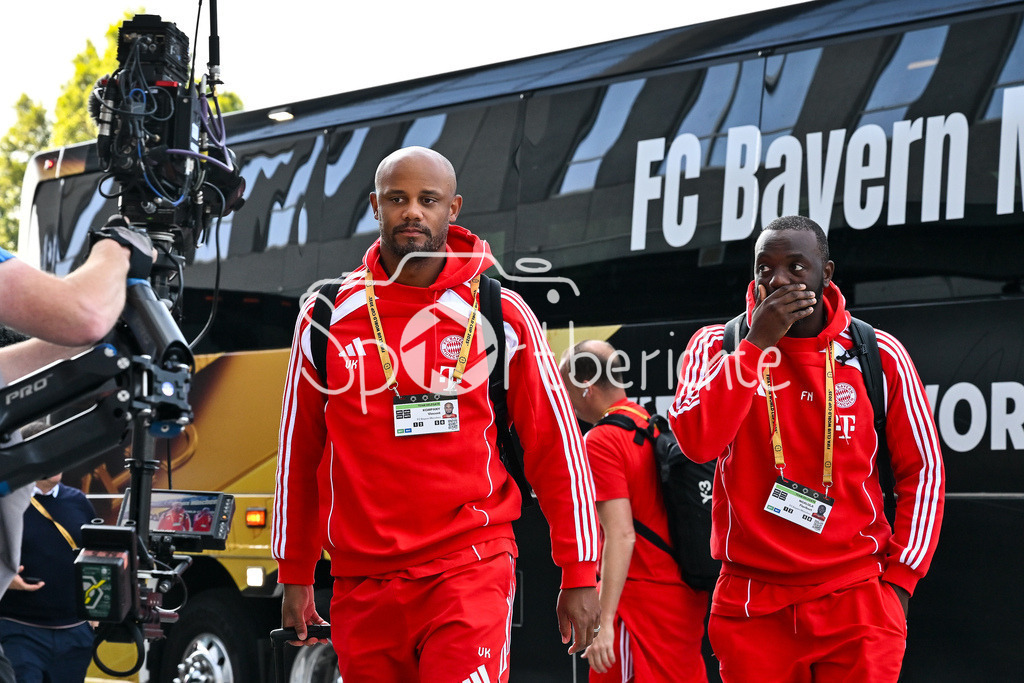 Paris Saint Germain - FC Bayern München | Im Bild Vincent KOMPANY Trainer FC Bayern Muenchen bei der Teamankuft vor dem Spiel / Einzelfoto / Freisteller / FIFA Club World Cup: Paris Saint Germain - FC Bayern Muenchen, Mercedes Benz Stadium am 05.07.2025 / NOT FOR SALE IN USA