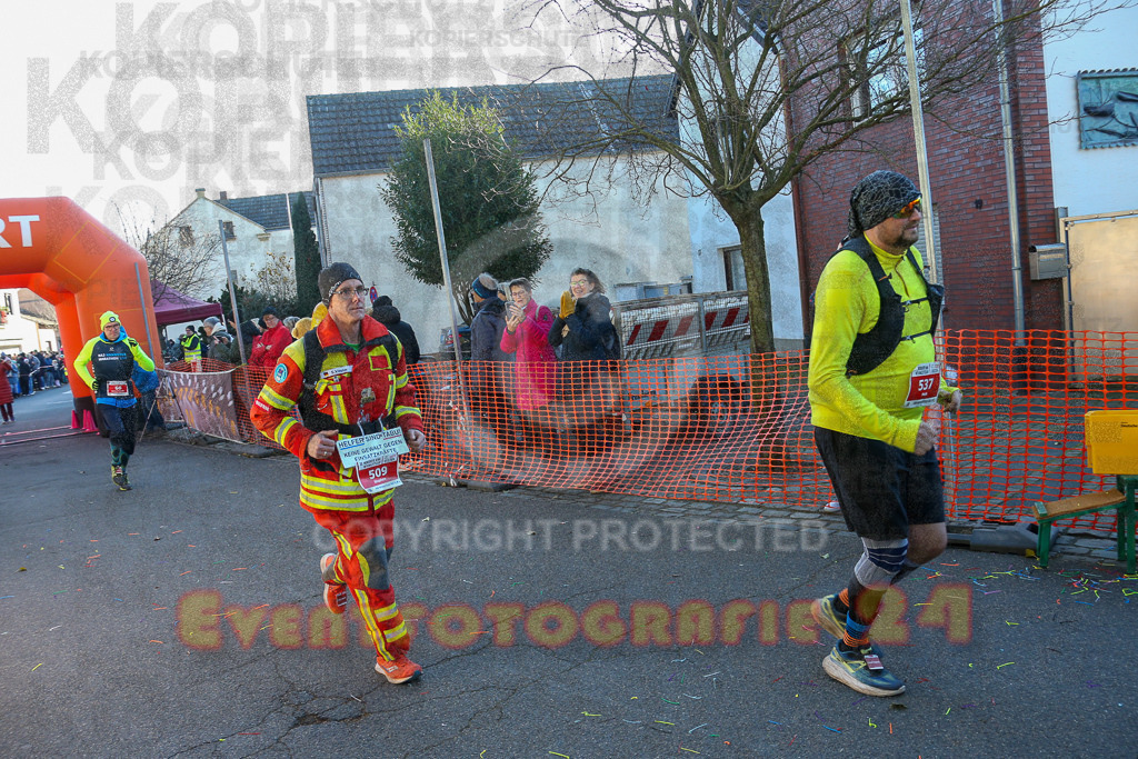 241201_1137_EX1_0572 | Sportfotografie im Rhein-Sieg Kreis, Köln, Bonn, NRW, Rheinland Pfalz, Hessen, etc. Unser Tätigkeitsfeld umfasst den Laufsport vom Volkslauf über den Marathon, Duathlon, Triathon bis zum Ultralauf wie Kölnpfad Ultra oder Schindertrail.