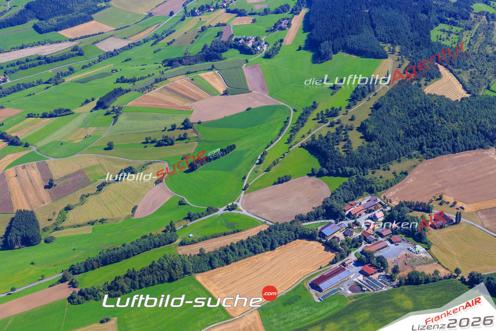 Die Luftaufnahme Rennersberg - Kronach wurde vom UL-Flugzeug (keine Drohne) aus fotografiert.Hohe Druck- Auflösung-die Geschenkidee!