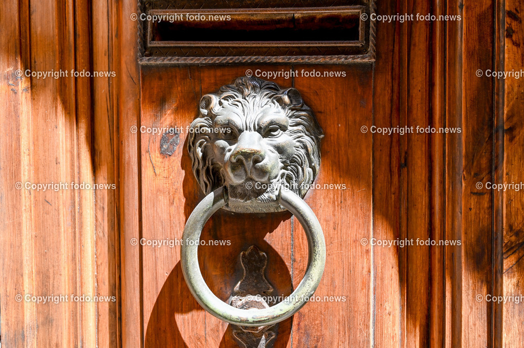 Italien_ Toskana_ San Gimignano_ 31.05.2024-111 | 31.05.2024, Italien, ITA, Toskana, San Gimignano im Bild Stadtansichten Gebäude, Architektur, Touristen, Historisch, Souvenir, Ansichten der berühmten Stadt San Gimignano in der Toskana-Italien - View of the famous town San Gimignano in Tuscany-ItalySan Gimignano ist eine italienische Kleinstadt in der Toskana mit einem mittelalterlichen Stadtkern. San Gimignano wird auch die Stadt der Türme genannt. Die Stadt liegt in der Provinz Siena. Sie gehört neben Florenz, Siena und Pisa zu den von Touristen meist besuchten Zielen in der Toskana.