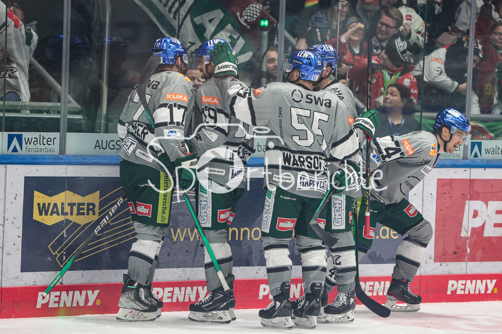 Augsburger Panther - Iserlohn Roosters | Die Panther jubeln nach dem Tor zum 1-0 durch Sebastian WAENNSTROEM (AEV #40) / Sebastian WÄNNSTRÖM